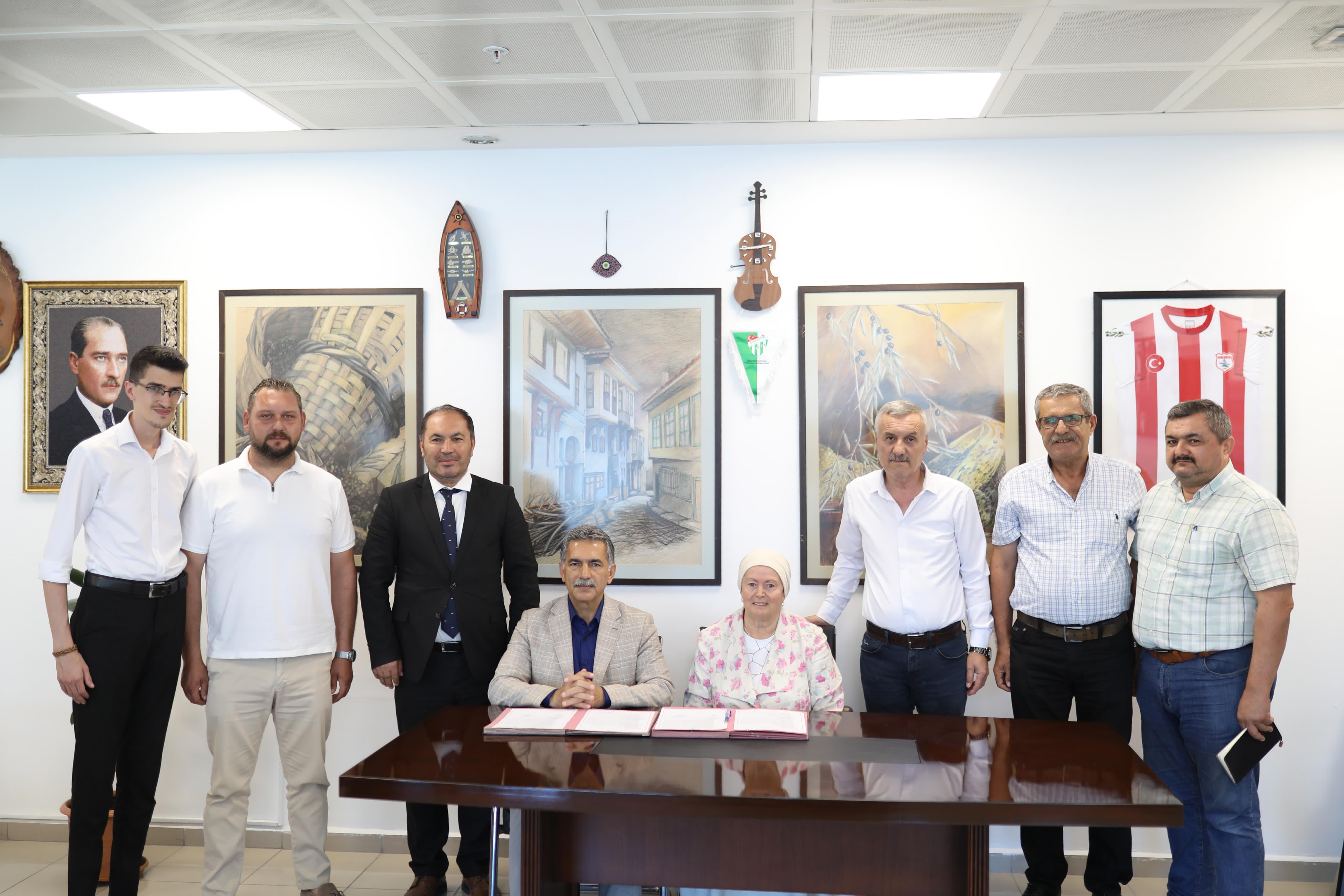 Nurten Oğuz’dan patili canlara destek