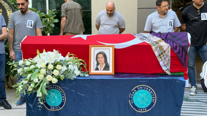 CHP Bursa eski milletvekili Lale Karabıyık son yolculuğuna uğurlandı