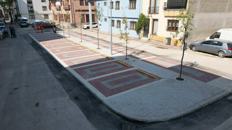 İnegöl Belediyesi'nden otopark hamlesi: Paşabey Sokak'ta yeni ücretsiz alan hizmete açıldı