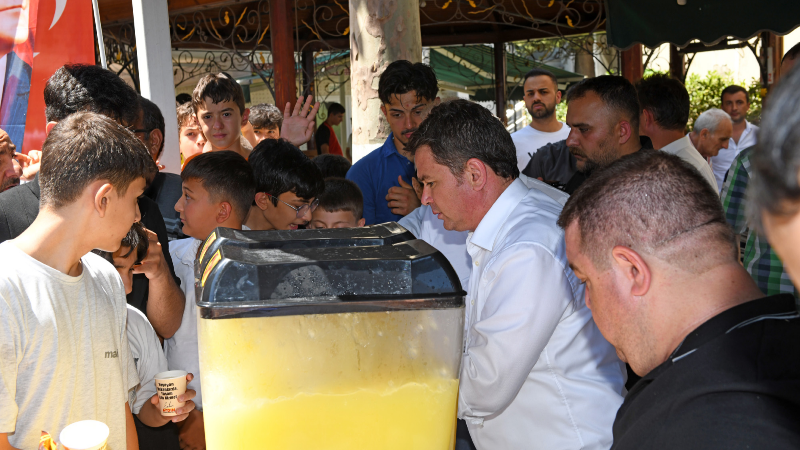 Başkan Aydın'dan Küçükbalıklı Mahallesi'ne limonata ikramı