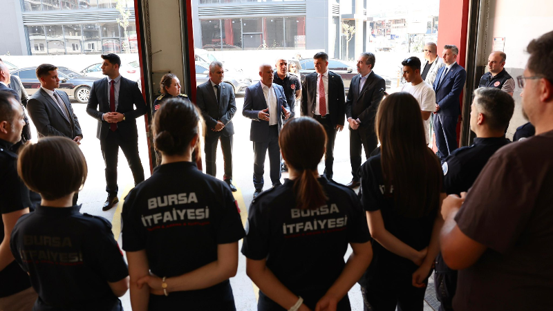 Bursa’ya 42 metrelik merdivenli yeni itfaiye araçları geliyor