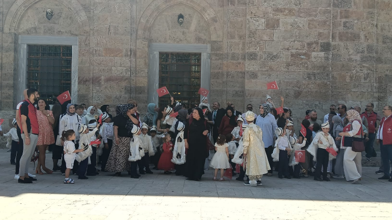 529 Yıllık Vakıf Geleneği Canlandı: Yıldırım'da Sünnet Şöleni Coşkusu