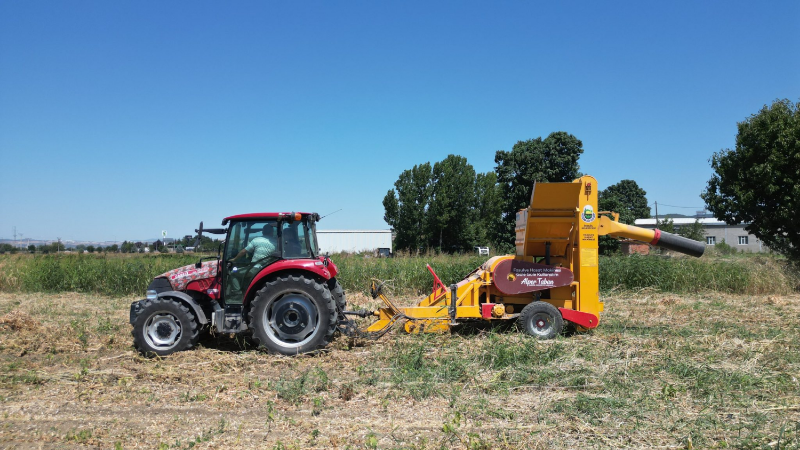 İnegöl Belediyesi’nin hasat makinesi sahaya indi