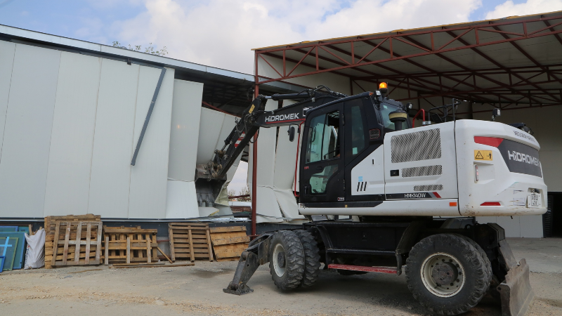 Nilüfer’de imara aykırı iş yerlerine yıkım