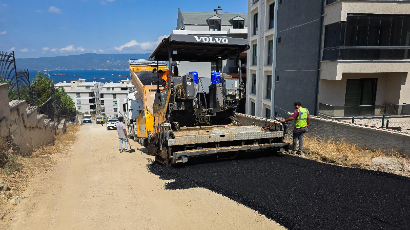Gemlik’te bozuk yol yenilendi, ulaşım güvenliği arttı