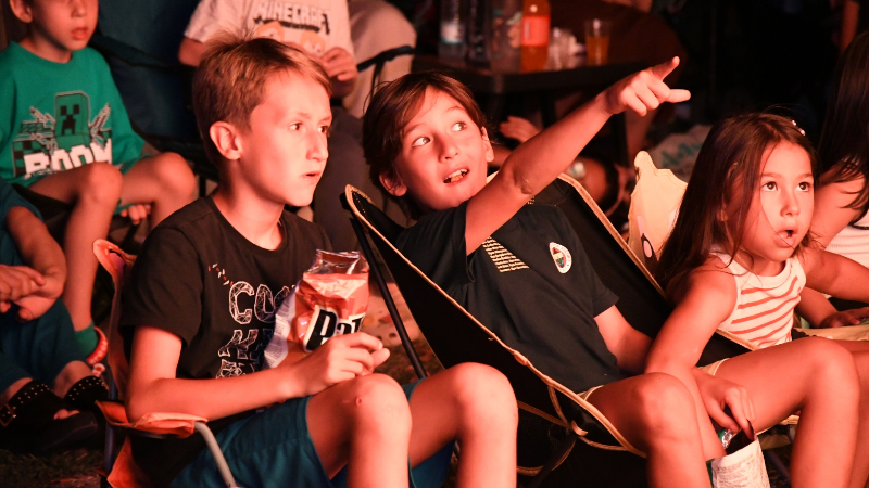 İznik'te yaz geceleri çocuk kahkahalarıyla şenleniyor