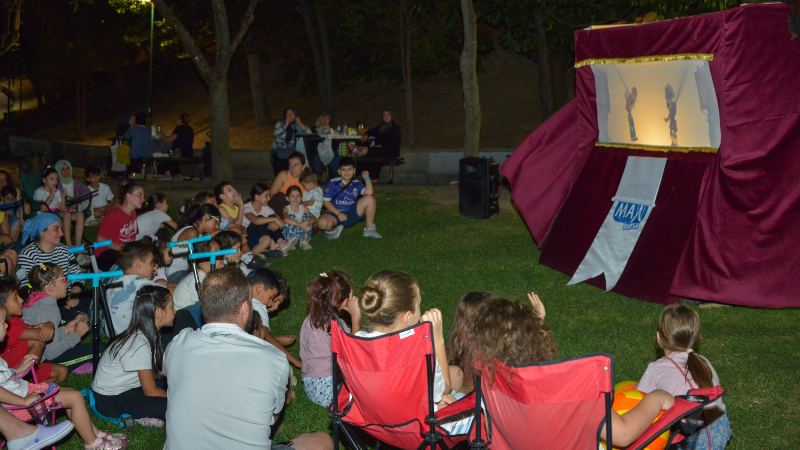 Karagöz, Bursa’da 7 farklı noktada perdeye yansıdı