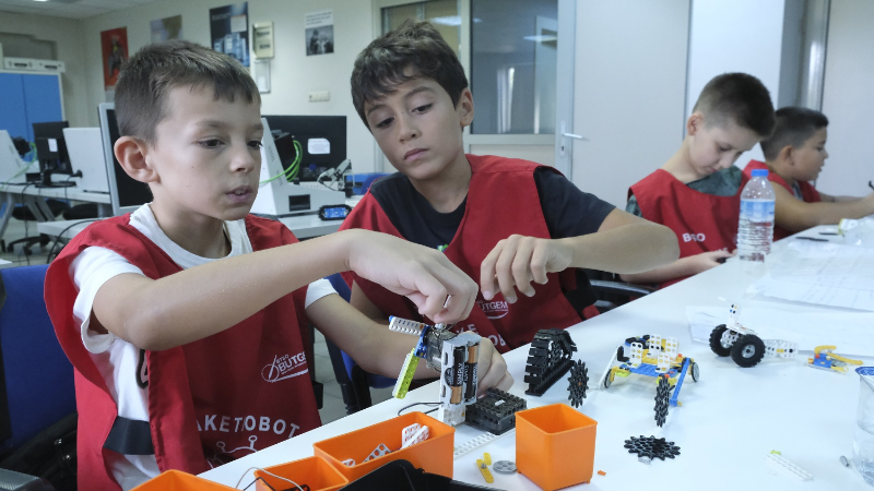BUTGEM yaz okuluyla minik yetenekler keşfedildi