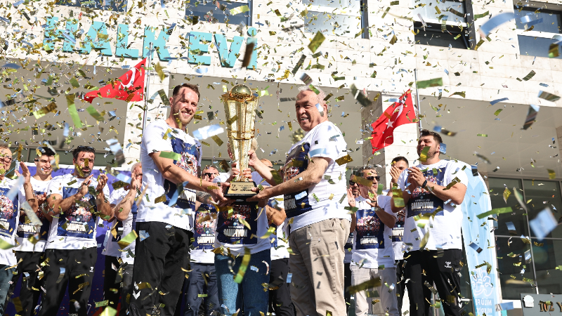 Nilüfer Belediyespor, süper kupa gururunu Nilüfer'e taşıdı