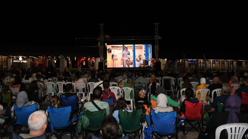 "Bursa Bülbül'ü" Osmangazi Meydanı'nı şenlendirdi