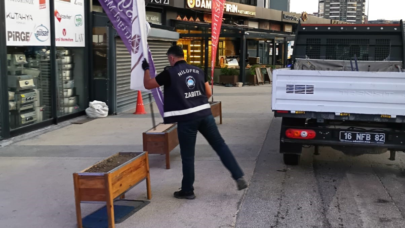 Nilüfer'de caddeler baştan aşağı temizleniyor