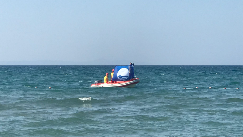 Bursa'da temiz deniz mavi bayrakla taçlandı