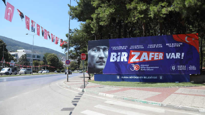 Büyükşehir Belediyesi'nden "Bir Zafer Var" mesajı