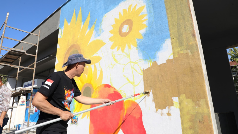 İnegöl'ün cadde ve meydanları sanatla canlanıyor