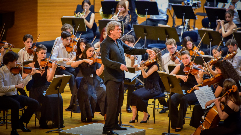 Bursa'da Zafer coşkusu konserlerle başladı