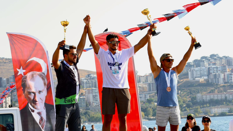 Gemlik’te dalgalar üzerinde Zafer rüzgarı esti