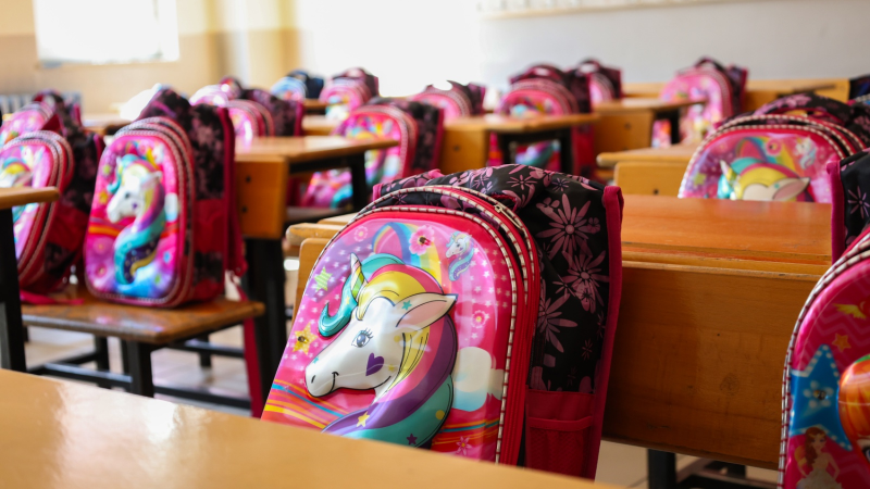 Gemlik Belediyesi, minik öğrencilerin çantalarını hazırladı