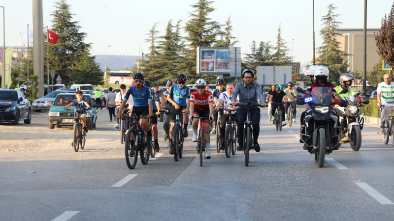 İnegöl'de "Zaferden Kurtuluşa" pedal çevirdiler