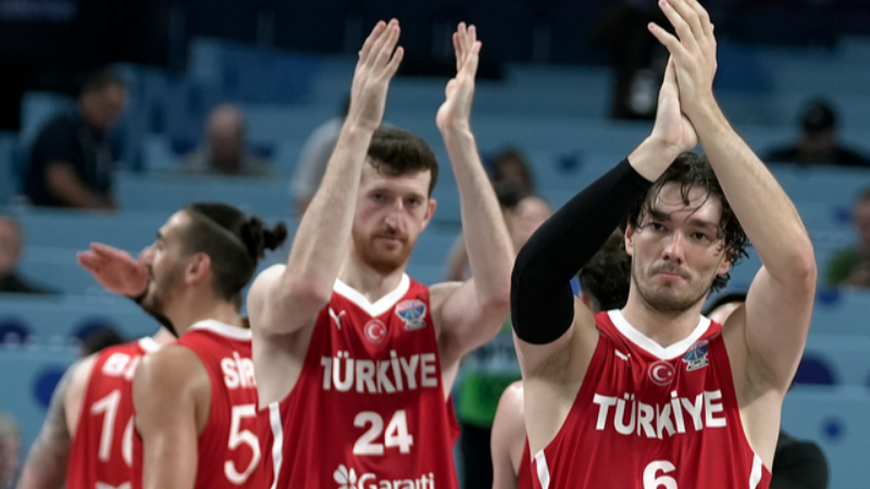 12 Dev Adam, grup liderliği için Sırbistan karşısında