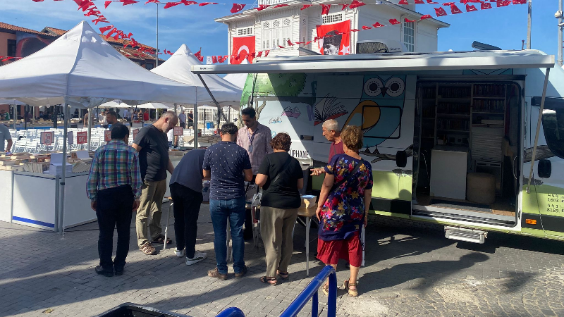 Nilüfer Belediyesi, Mudanya Kitap Fuarı'na Gezici Kütüphane ile renk kattı