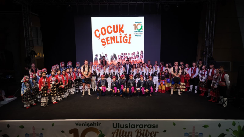 Yenişehir'de çocuklar sahneye ışık saçtı