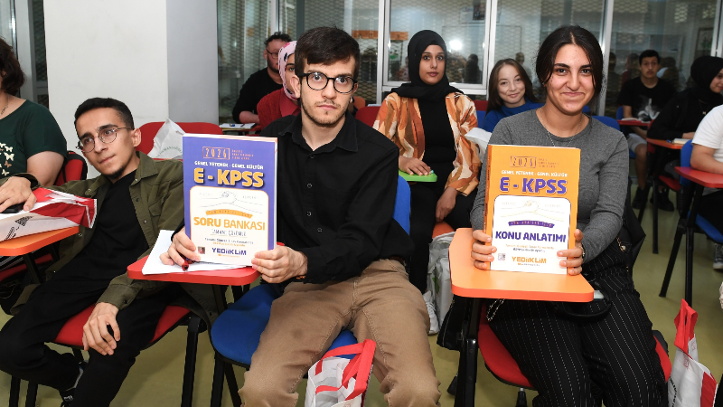 Osmangazi Belediyesi'nden engelli bireylere E-KPSS'ye hazırlık desteği