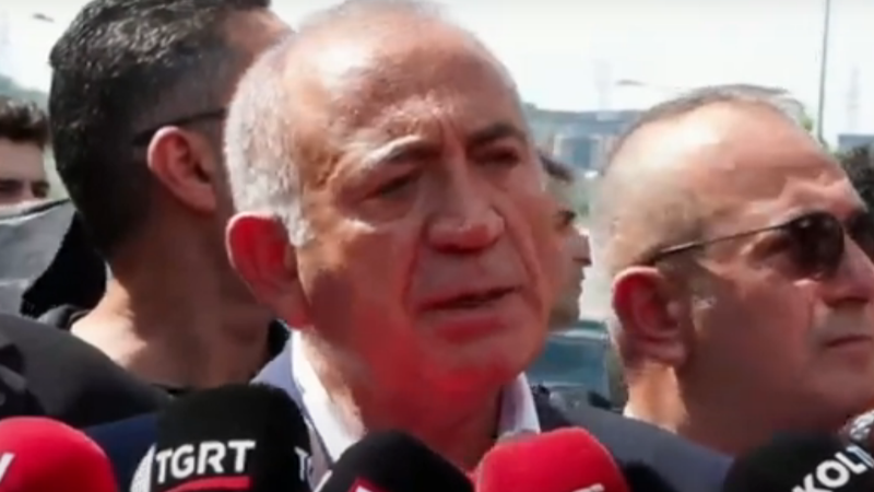 CHP İstanbul İl Başkanlığı önünde Gürsel Tekin’e saldırı