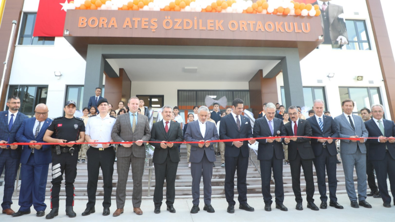 İnegöl'de eğitim sezonu coşkuyla başladı, yeni okul hizmete girdi