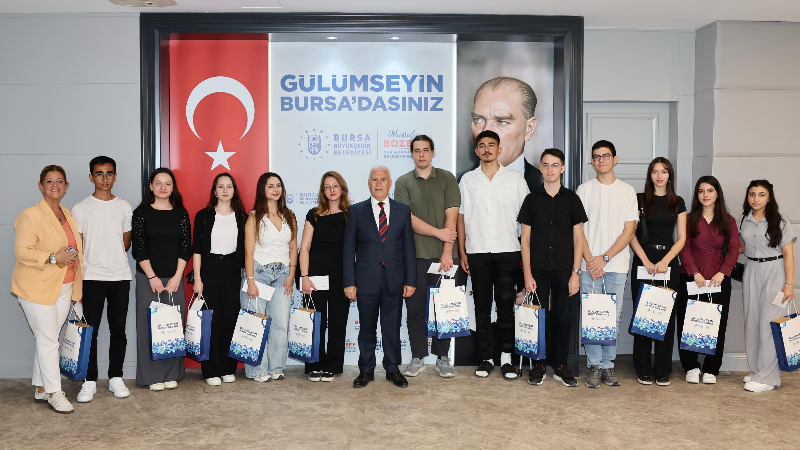 Bursa'nın YKS başarısı: 1121 gencin yüzde 80'i üniversiteli oldu