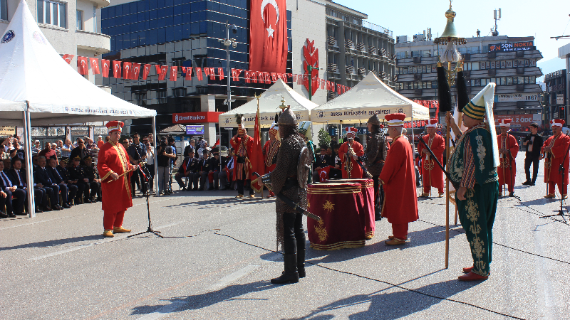Bursa 103 yıldır hür olmayı gururla kutluyor
