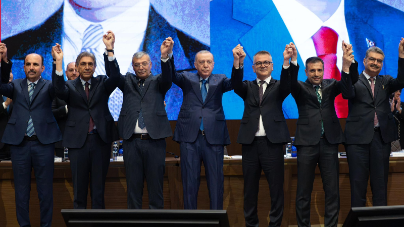 2 belediye başkanına daha AK Parti rozeti takıldı