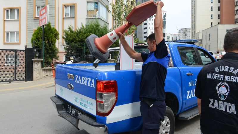 Nilüfer Zabıtası kaldırım işgallerine geçit vermiyor