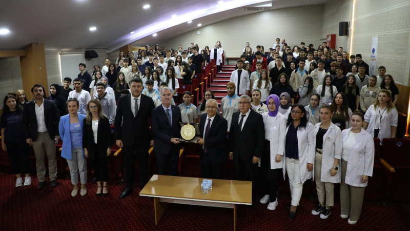 İnegöl’de Genç Bakış buluşmaları yeni döneme başladı