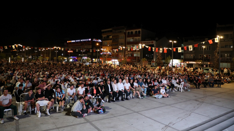 Final heyecanı İnegöl’ü sardı