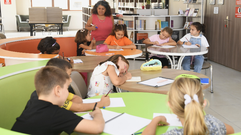 Küçük Yazarlar Atölyesi'nde çocuklar yazarlığı oyunlarla öğreniyor