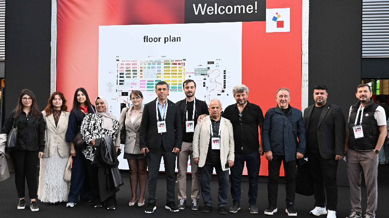 Bursa dokumaları Paris'te genç yeteneklerin yaratıcılığıyla yeniden canlandı