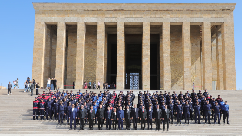 311 yıllık İtfaiye Çınarı, Atasının huzurunda