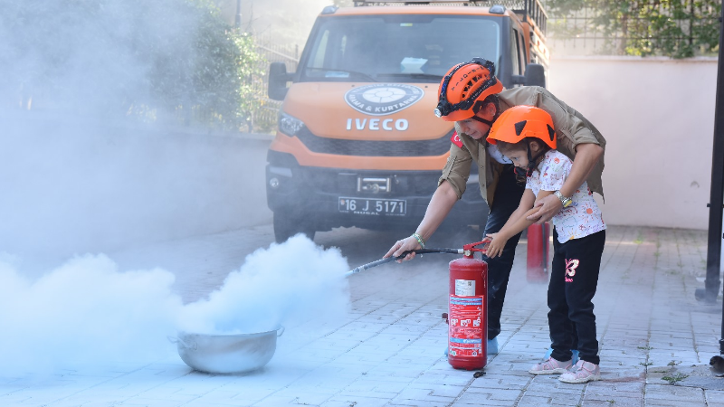 Yıldırım'ın küçük itfaiyecileri büyüledi