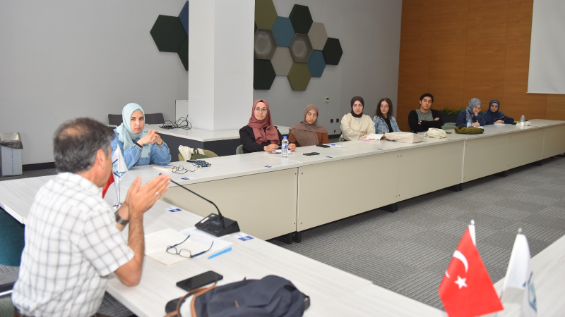 Uyumayan Kütüphane'de yazar adayları için ilk ders zili çaldı