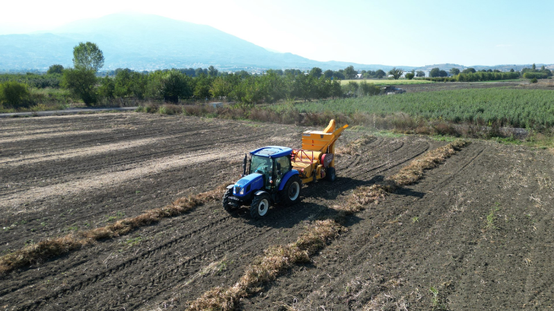 İnegöl Belediyesi üreticiye hasat desteği sunuyor