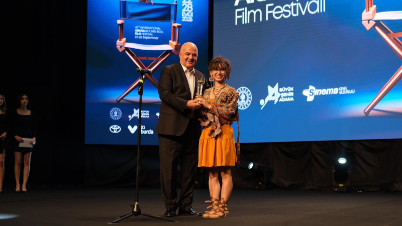 İnegöllü genç sanatçı Altın Koza’dan ödülle döndü