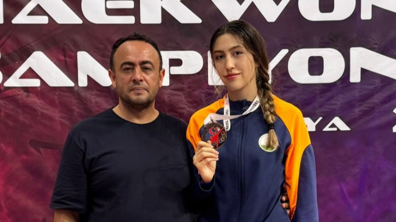 Şevval Melek Kanbur'dan büyük başarı: Osmangazi Belediyespor bronzla döndü!