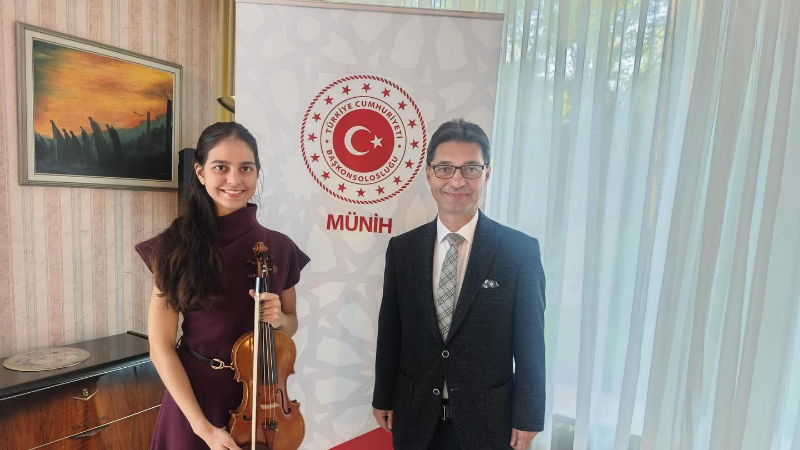 Avrupa’nın ödüllü sanatçısı: Naz İrem Türkmen