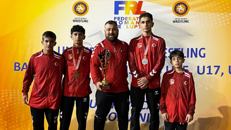 Büyükşehir Belediyespor güreşçilerinden Balkan başarısı