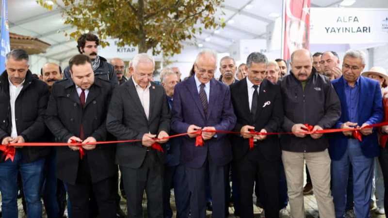 Gemlik’te kitap rüzgarı: 6. Kitap Limanı kapılarını açtı