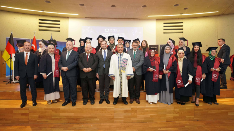 Köln’de Anadolu Üniversitesi’nden üç yılın mezunları bir araya geldi