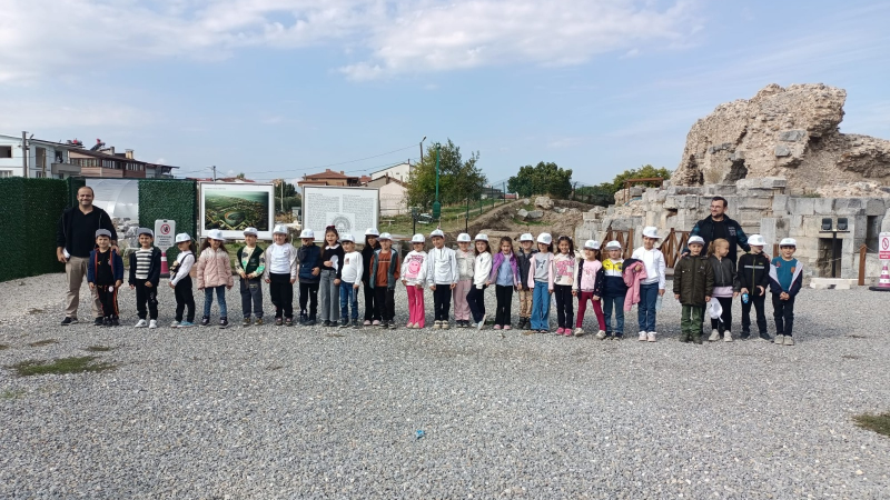 Minik kâşifler İznik’te tarihle buluşuyor