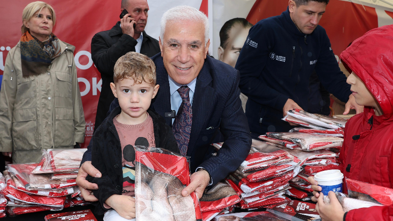 Bursa, Cumhuriyet Bayramı coşkusuyla kırmızı beyaza bürünüyor