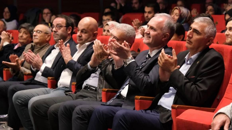 İnegöl’de tiyatro zamanı: “Komşu Köyün Delisi” sahneye çıkıyor