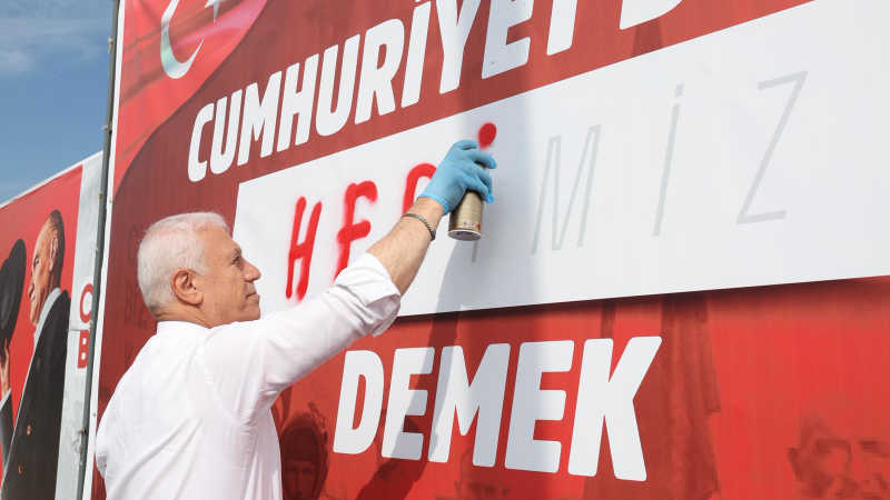 Bursa’da Cumhuriyet coşkusu dijitalden sokağa taştı